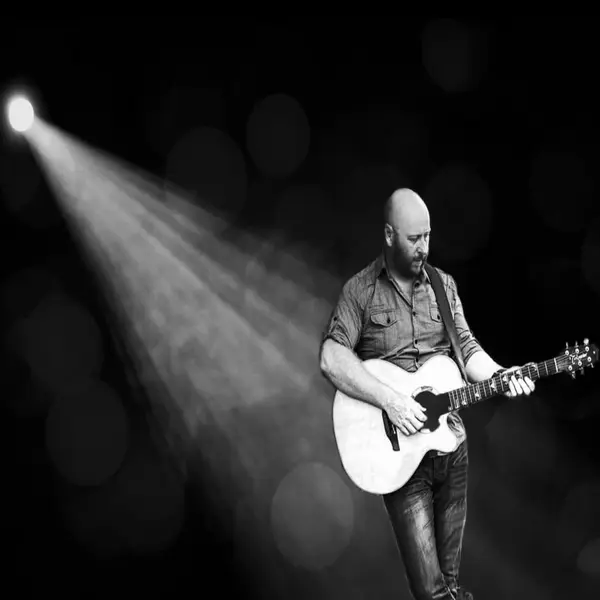 Mike Duff — artist in Airlie Beach