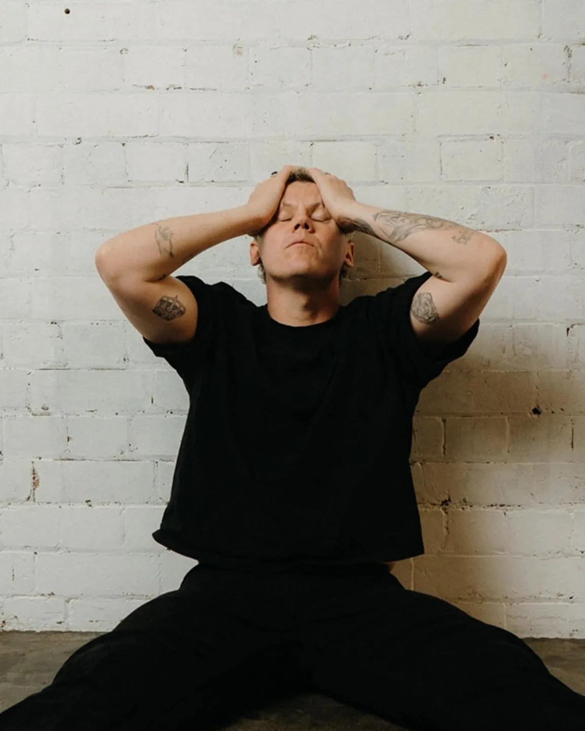 Conrad Sewell — artist in Airlie Beach