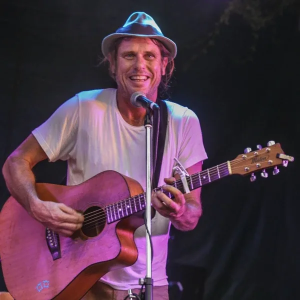 David Flower — artist in Airlie Beach