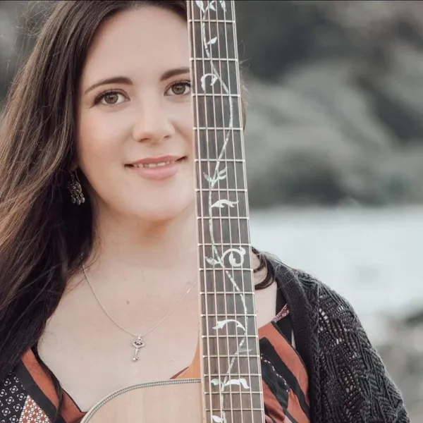 Hannah Roberts — artist in Airlie Beach