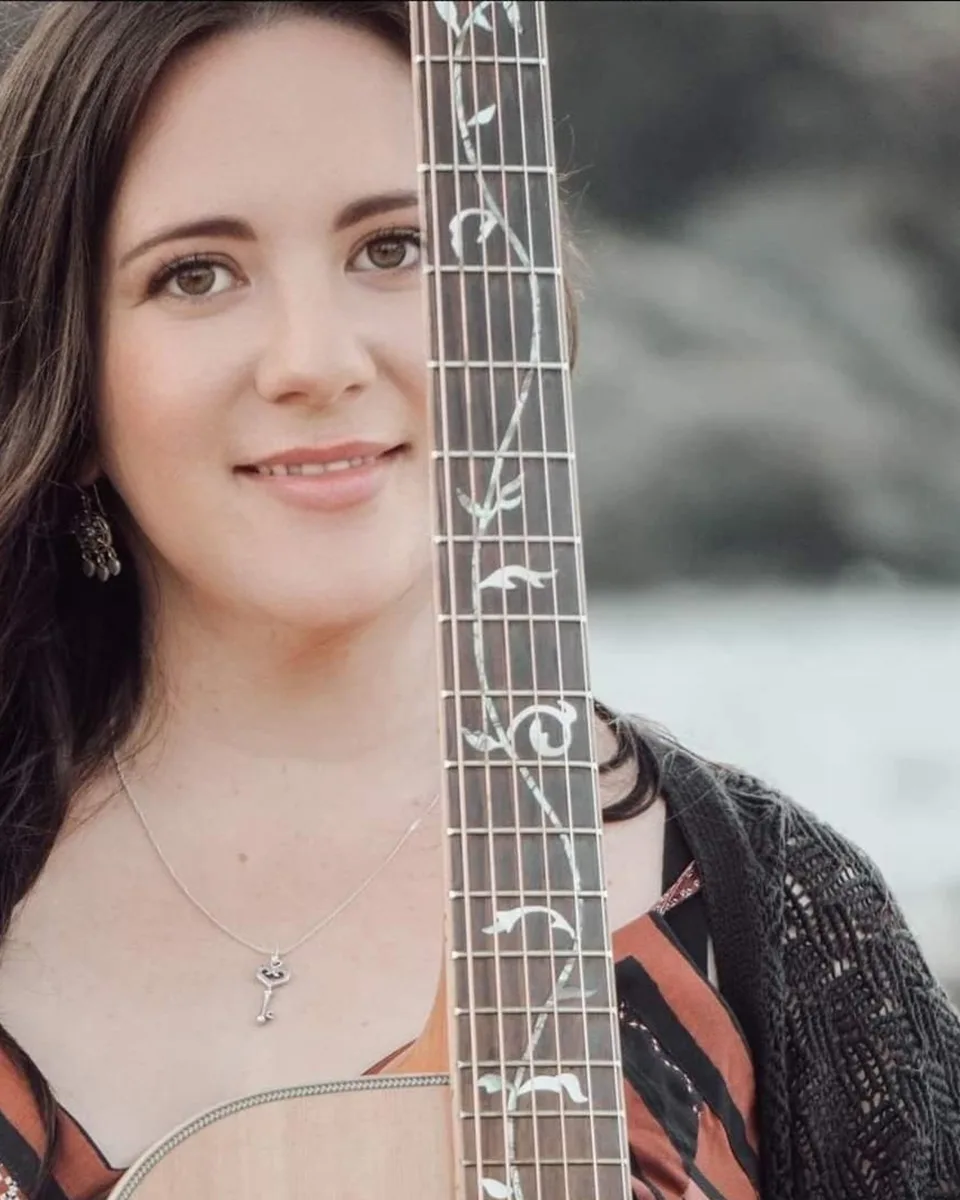 Hannah Roberts — artist in Airlie Beach