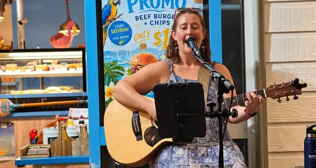 Le Kiosk Café and Bar — venue in Airlie Beach